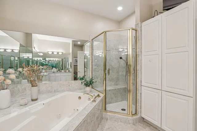 $799,900 | 870 Lake Hollow, Unit C, Brookfield, WI 53005