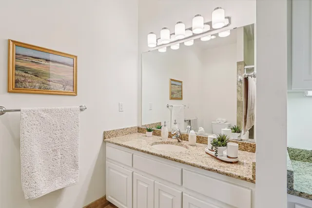 $799,900 | 870 Lake Hollow, Unit C, Brookfield, WI 53005