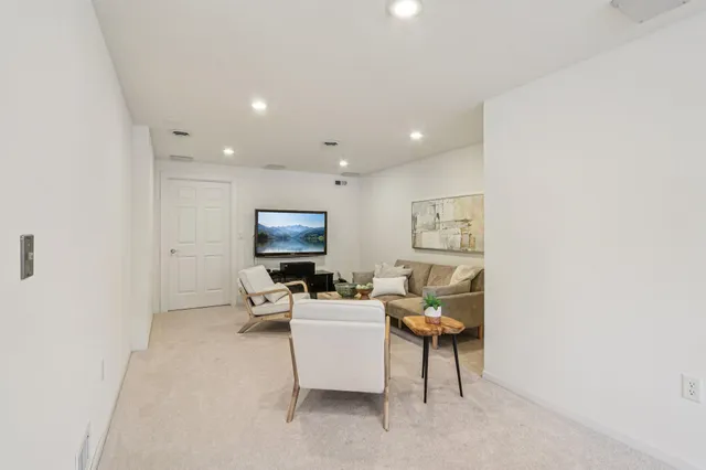 $799,900 | 870 Lake Hollow, Unit C, Brookfield, WI 53005