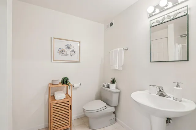 $799,900 | 870 Lake Hollow, Unit C, Brookfield, WI 53005