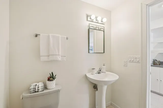 $799,900 | 870 Lake Hollow, Unit C, Brookfield, WI 53005