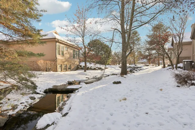 $799,900 | 870 Lake Hollow, Unit C, Brookfield, WI 53005