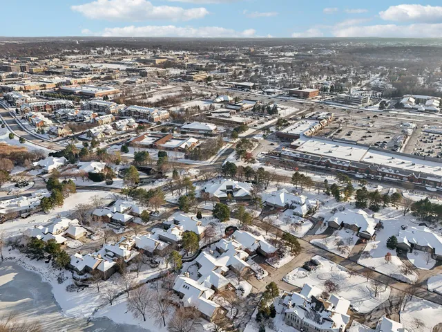 $799,900 | 870 Lake Hollow, Unit C, Brookfield, WI 53005