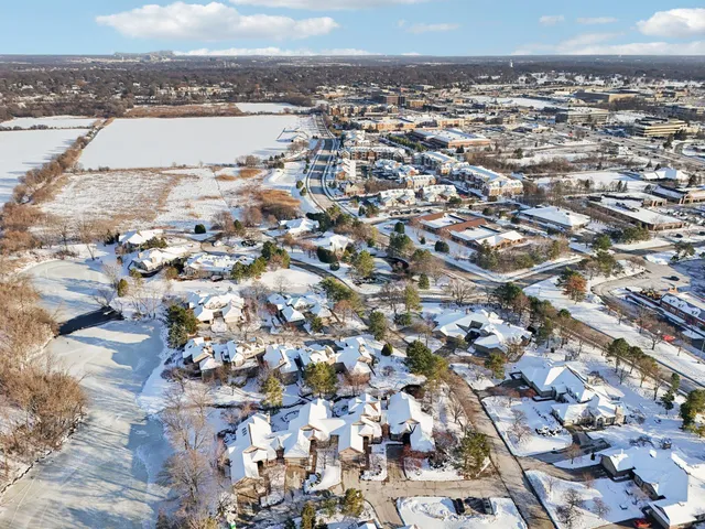 $799,900 | 870 Lake Hollow, Unit C, Brookfield, WI 53005