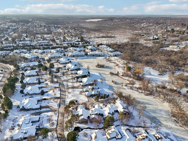 $799,900 | 870 Lake Hollow, Unit C, Brookfield, WI 53005