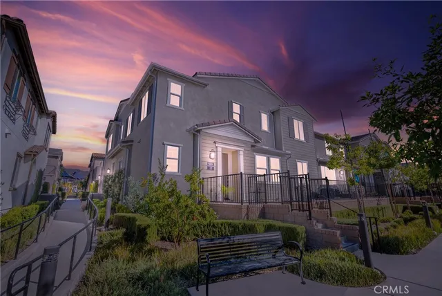$599,900 | 5604 Altamura Way, Unit 10, Fontana, CA 92336
