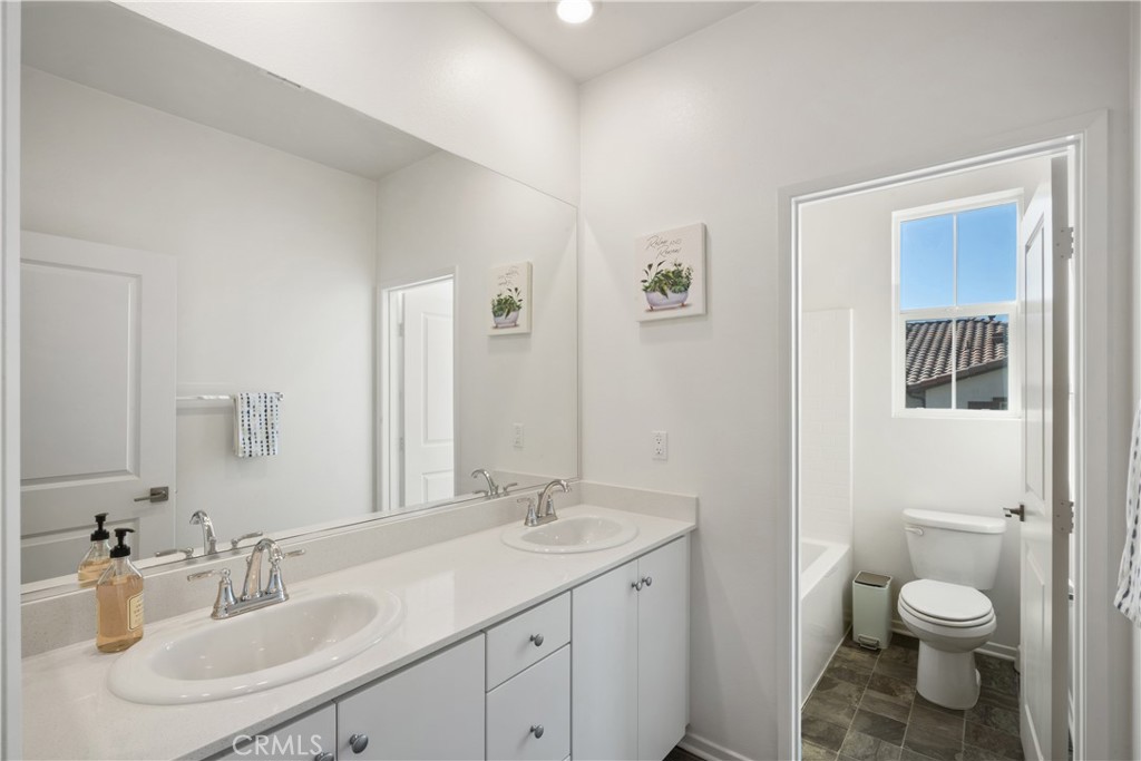 5604 Altamura Way, Unit 10 Fontana, CA 92336 - Photo 16 of 38