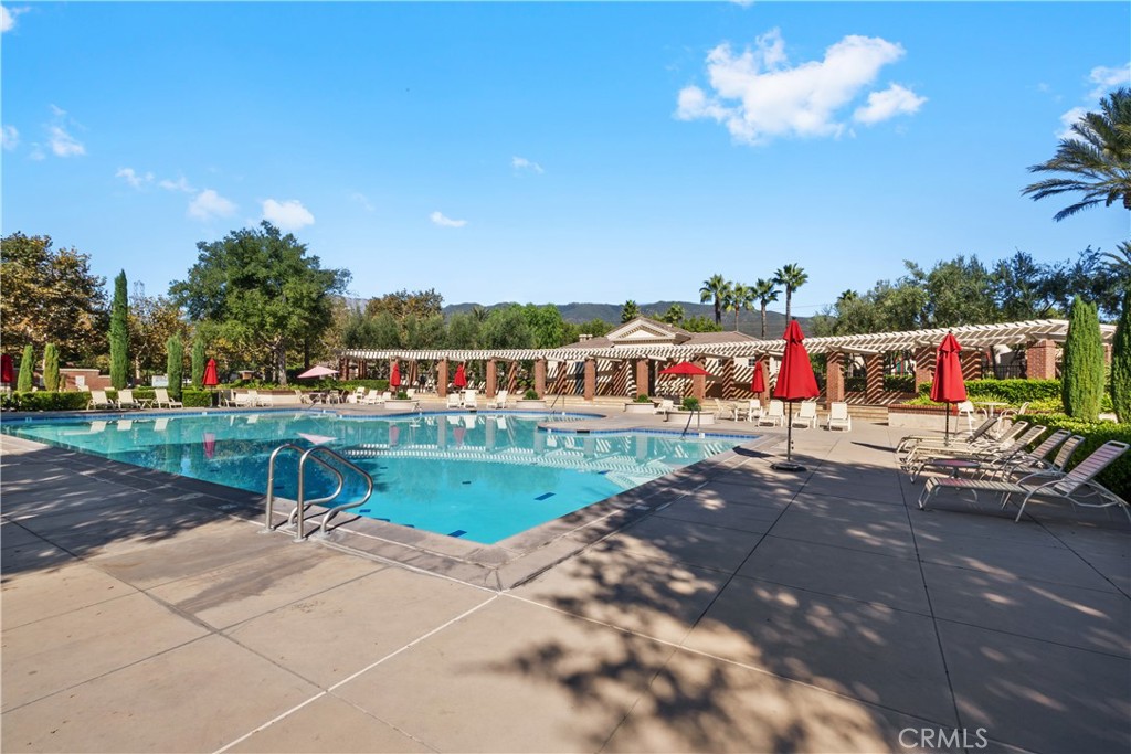 5604 Altamura Way, Unit 10 Fontana, CA 92336 - Photo 2 of 38