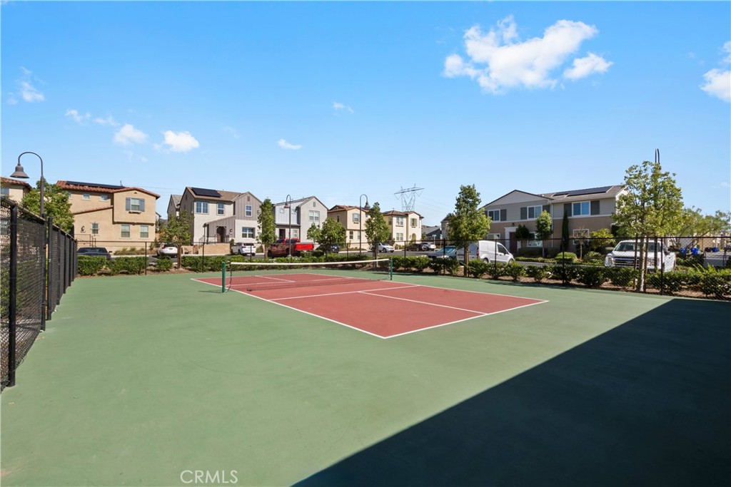 5604 Altamura Way, Unit 10 Fontana, CA 92336 - Photo 30 of 38 a view of a basket ball ground