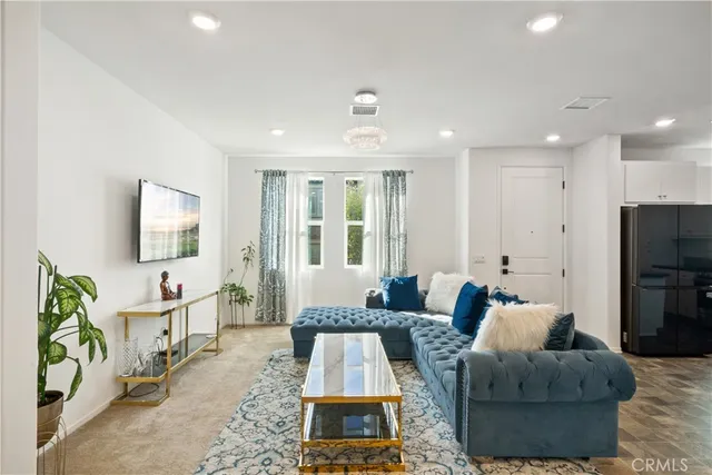 $599,900 | 5604 Altamura Way, Unit 10, Fontana, CA 92336