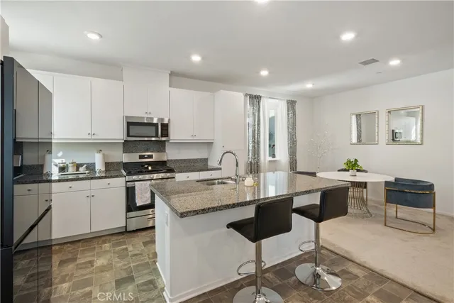 $599,900 | 5604 Altamura Way, Unit 10, Fontana, CA 92336