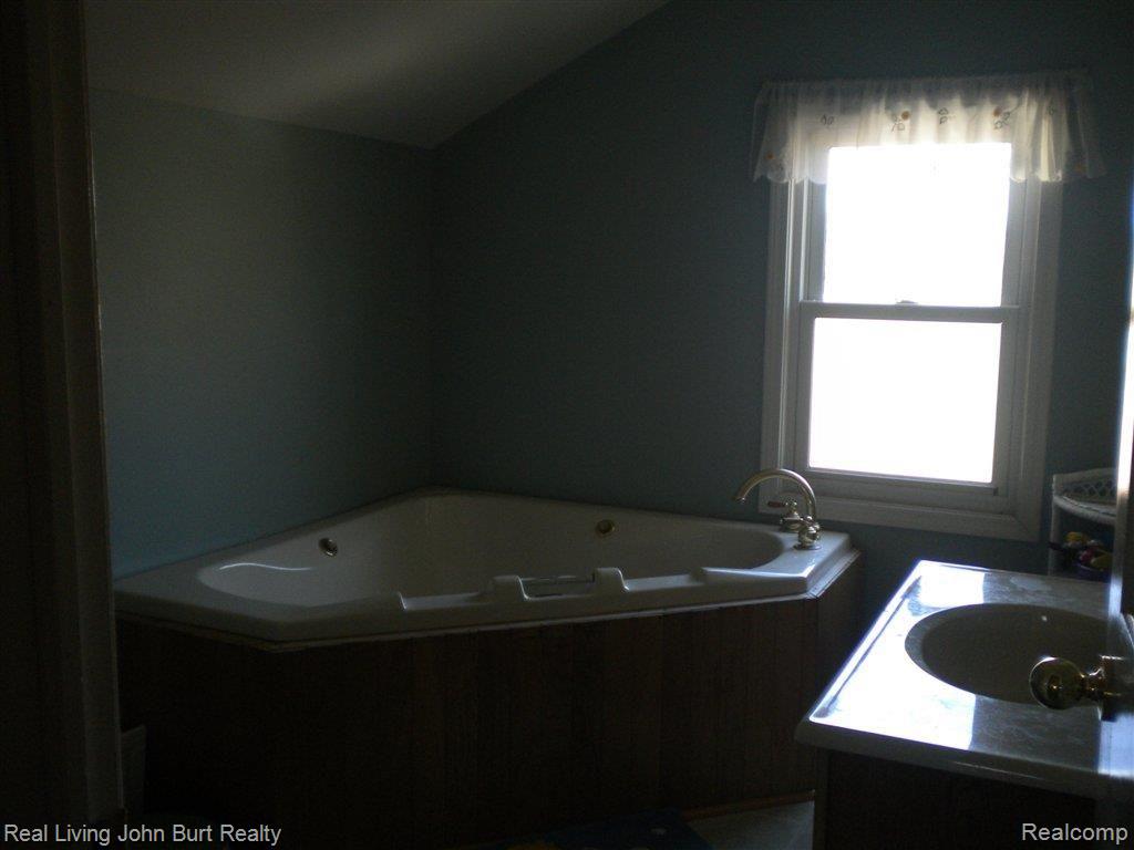 4046 Thornville Road Metamora, MI 48455 - Photo 21 of 24 Jetted Tub