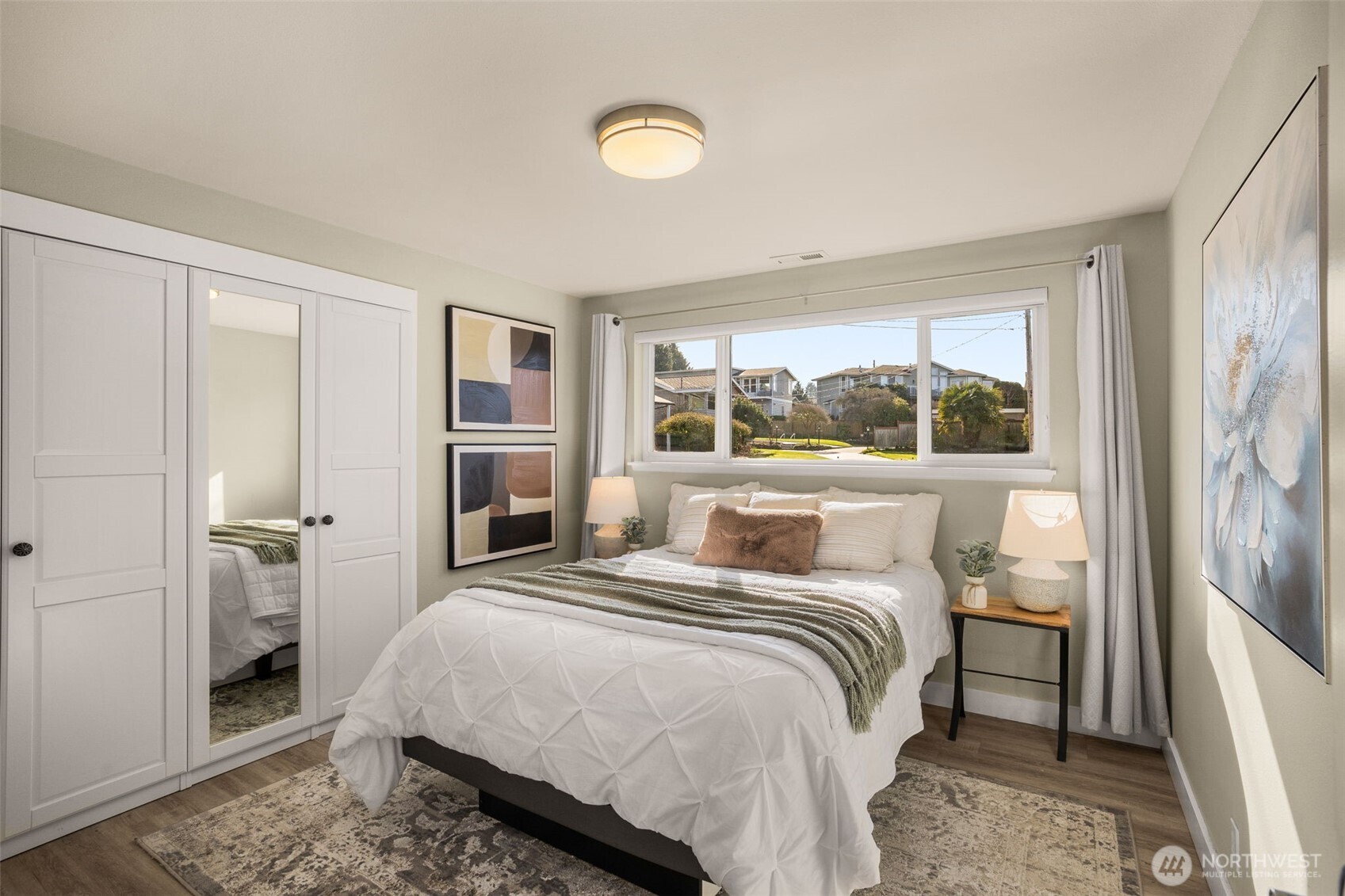 623 Aloha Way Edmonds, WA 98020 - Photo 13 of 28 a bedroom with a bed and a window