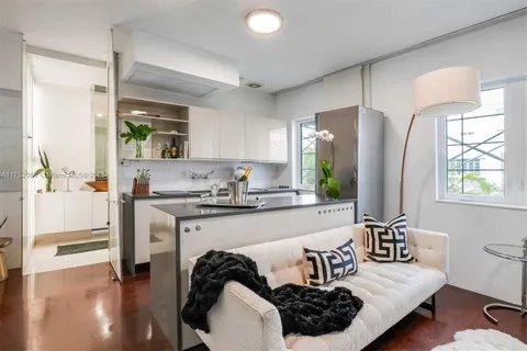 $330,000 | 1573 Pennsylvania Avenue, Unit 8N, Miami Beach, FL 33139