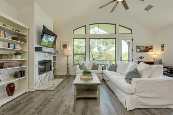 $435,000 | 433 Venture Boulevard South, Point Venture, TX 78645