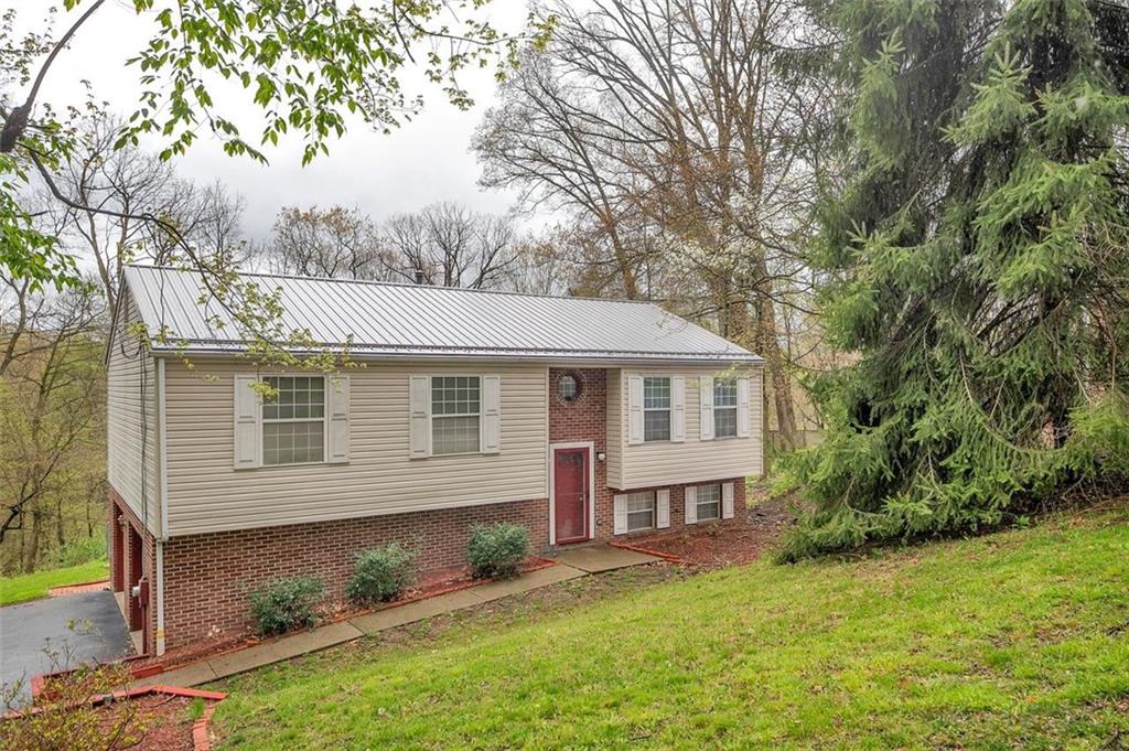 211 Teakwood Road Butler, PA 16001 - Photo 1 of 29 Gallery Image 1
