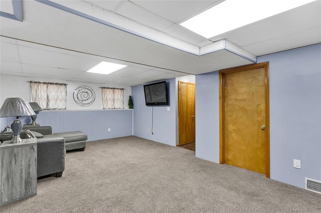 211 Teakwood Road Butler, PA 16001 - Photo 23 of 29 Gallery Image 23