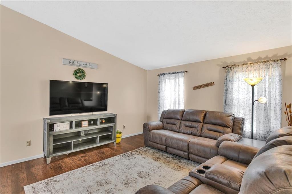 211 Teakwood Road Butler, PA 16001 - Photo 3 of 29 Gallery Image 3
