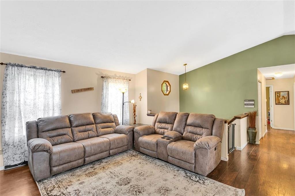 211 Teakwood Road Butler, PA 16001 - Photo 4 of 29 Gallery Image 4
