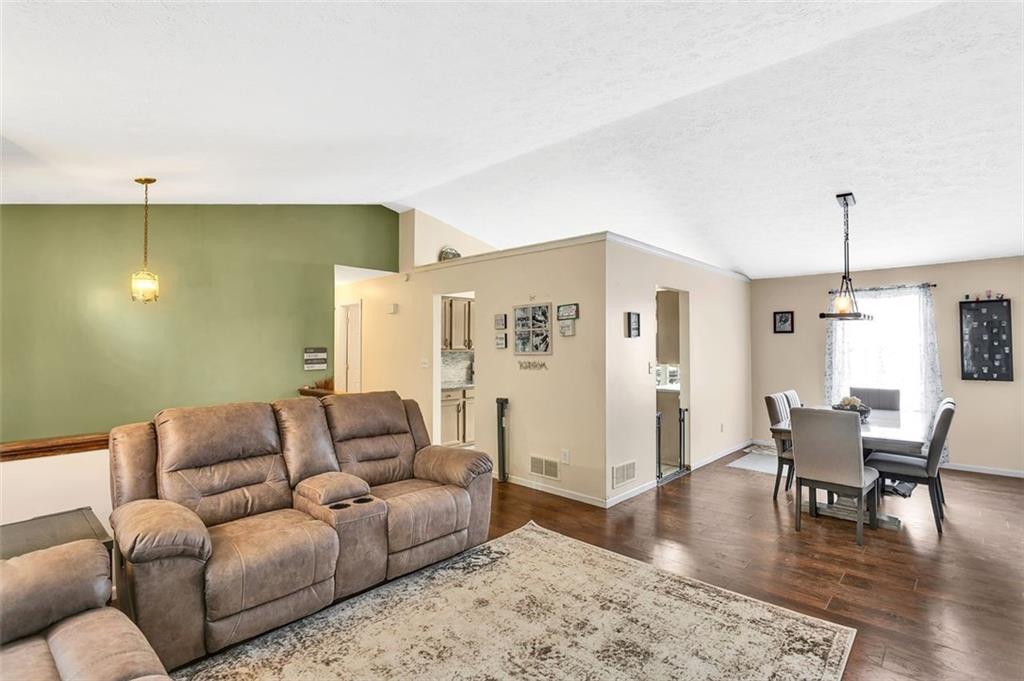 211 Teakwood Road Butler, PA 16001 - Photo 5 of 29 Gallery Image 5
