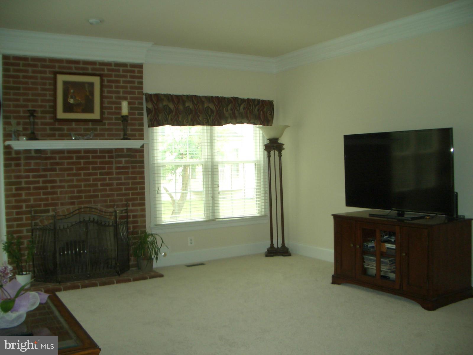 11357 Harding Road Laurel, MD 20723 - Photo 14 of 30 Family Room