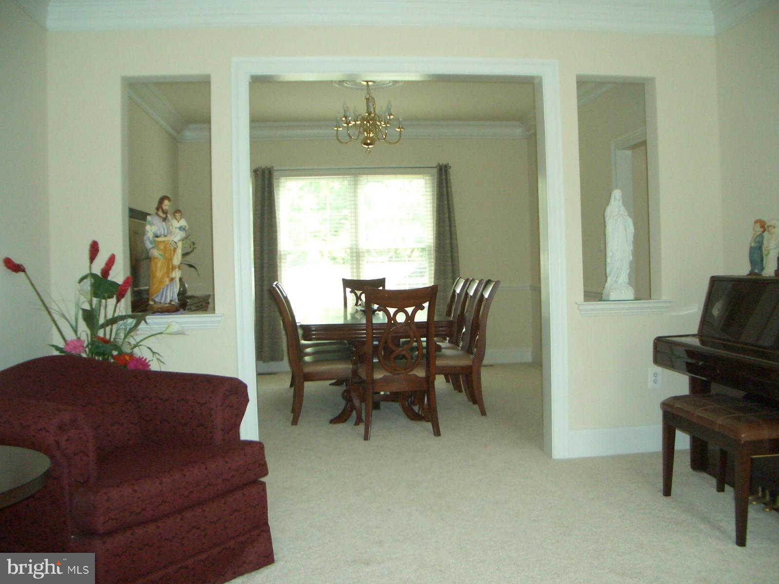 11357 Harding Road Laurel, MD 20723 - Photo 8 of 30 Living Room
