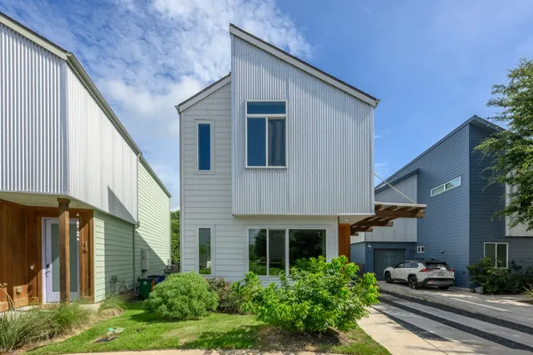 $2,500 | 801 North Bluff Drive, Unit 17, Austin, TX 78745