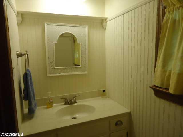 1431 Kingscross Road Midlothian, VA 23114 - Photo 19 of 21 Other - Guest bath on first floor with beadboard wainscoting.