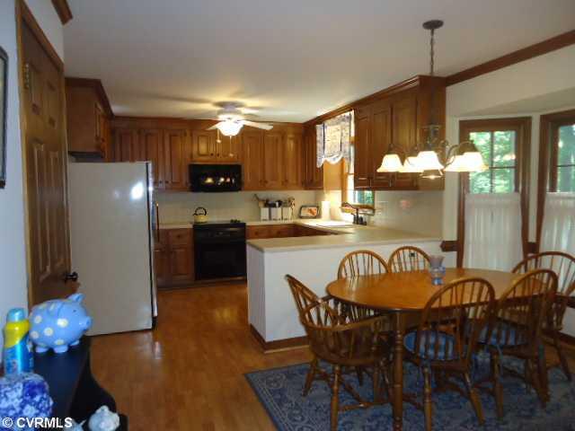 1431 Kingscross Road Midlothian, VA 23114 - Photo 8 of 21 Kitchen - Advantium oven (microwave + convection oven) above smooth-top electric range, double ceramic sink with new faucet. Side-by-side refrigerator/freezer included with sale.