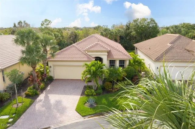 an aerial view of a house with outdoor space and lake view