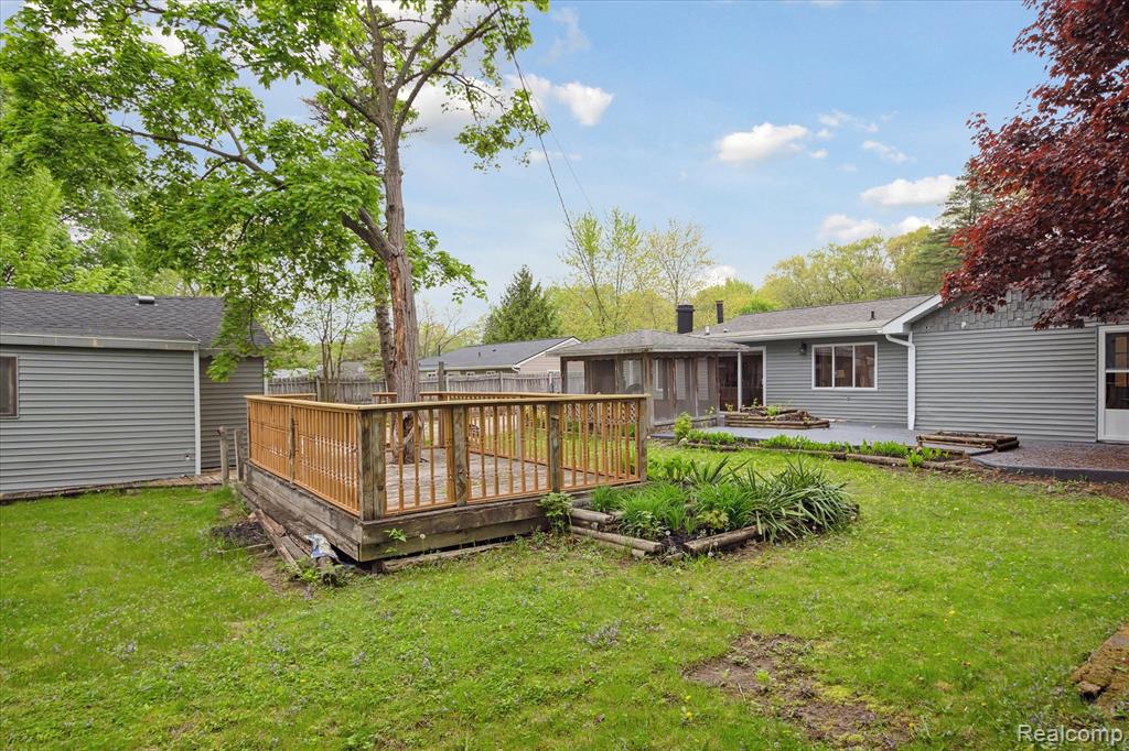 1932 Henbert Road West Bloomfield, MI 48324 - Photo 40 of 46