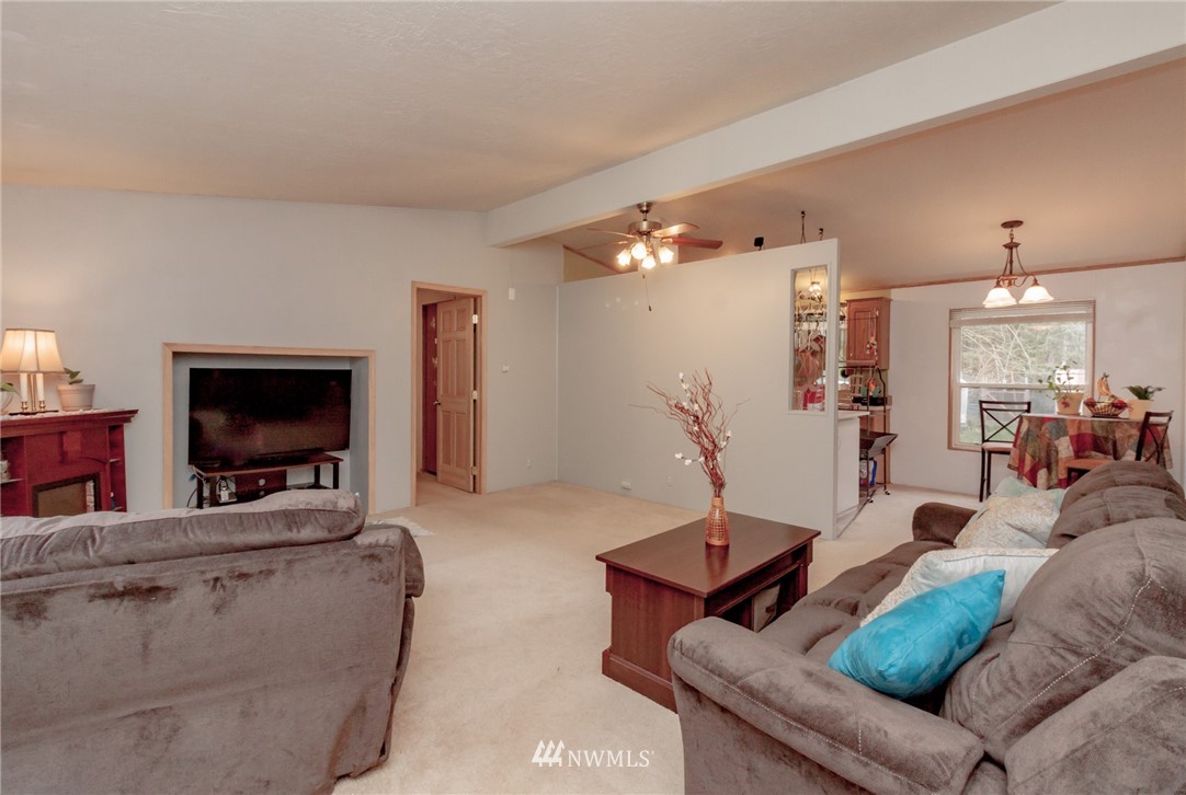 26305 Johns Road East Buckley, WA 98321 - Photo 4 of 24 Gallery Image 4
