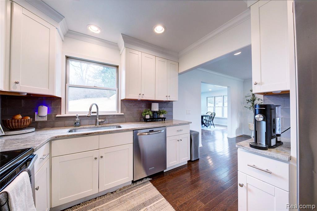 2718 Sexton Road Howell, MI 48843 - Photo 8 of 49