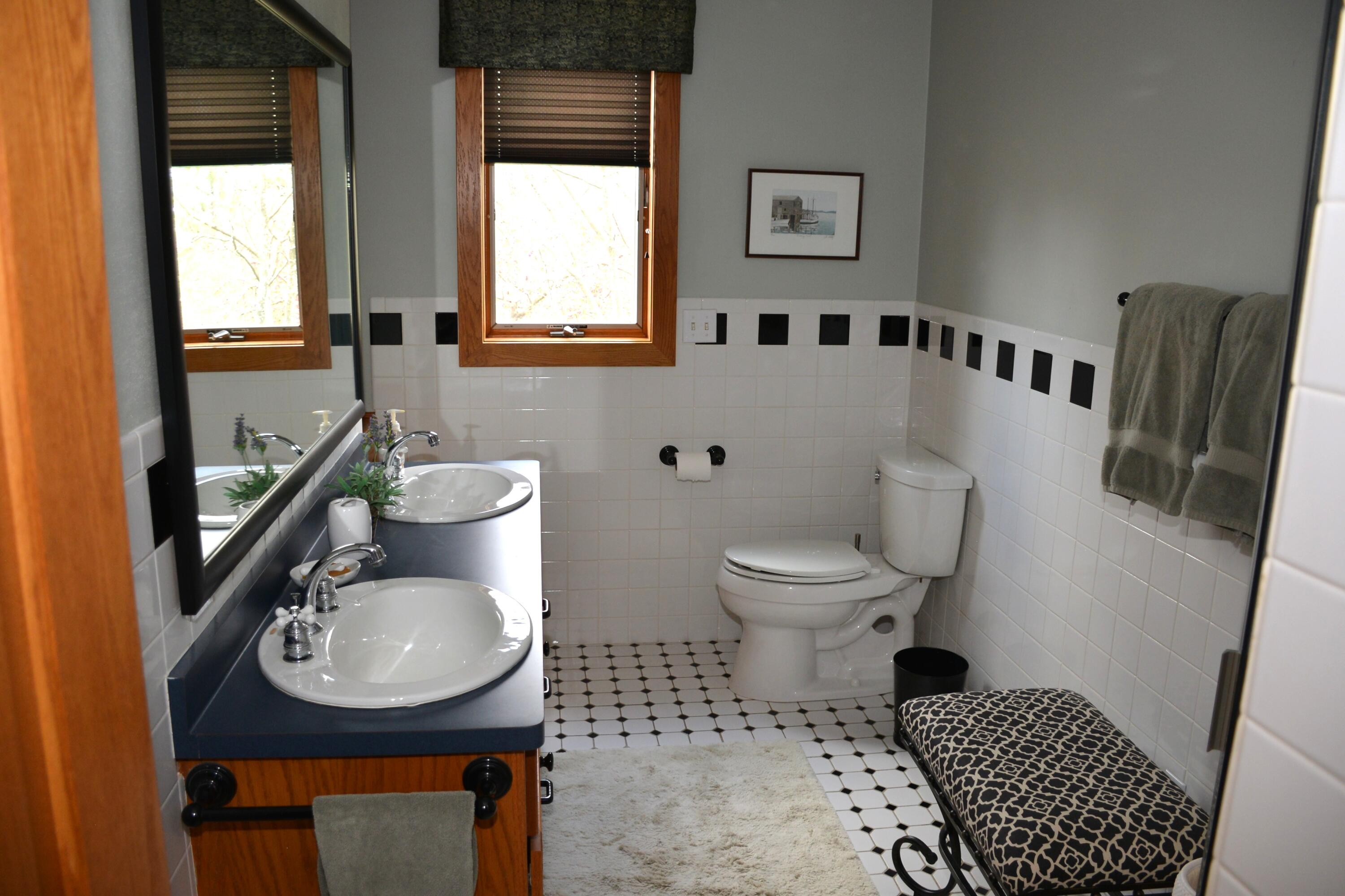 S79W29037 Frog Alley Road Mukwonago, WI 53149 - Photo 19 of 43 Bathroom 2
