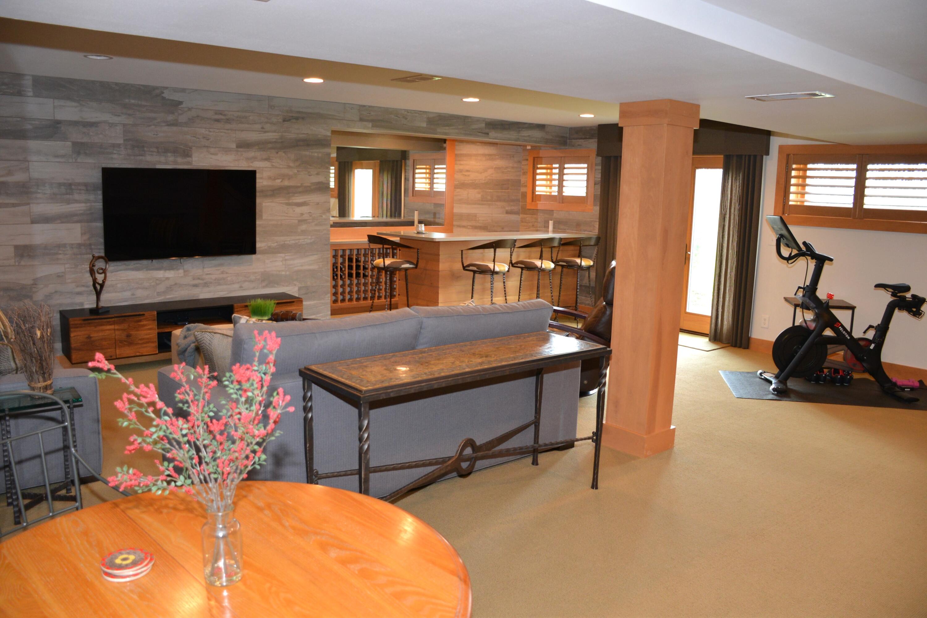 S79W29037 Frog Alley Road Mukwonago, WI 53149 - Photo 25 of 43 Bar with wine rack in back