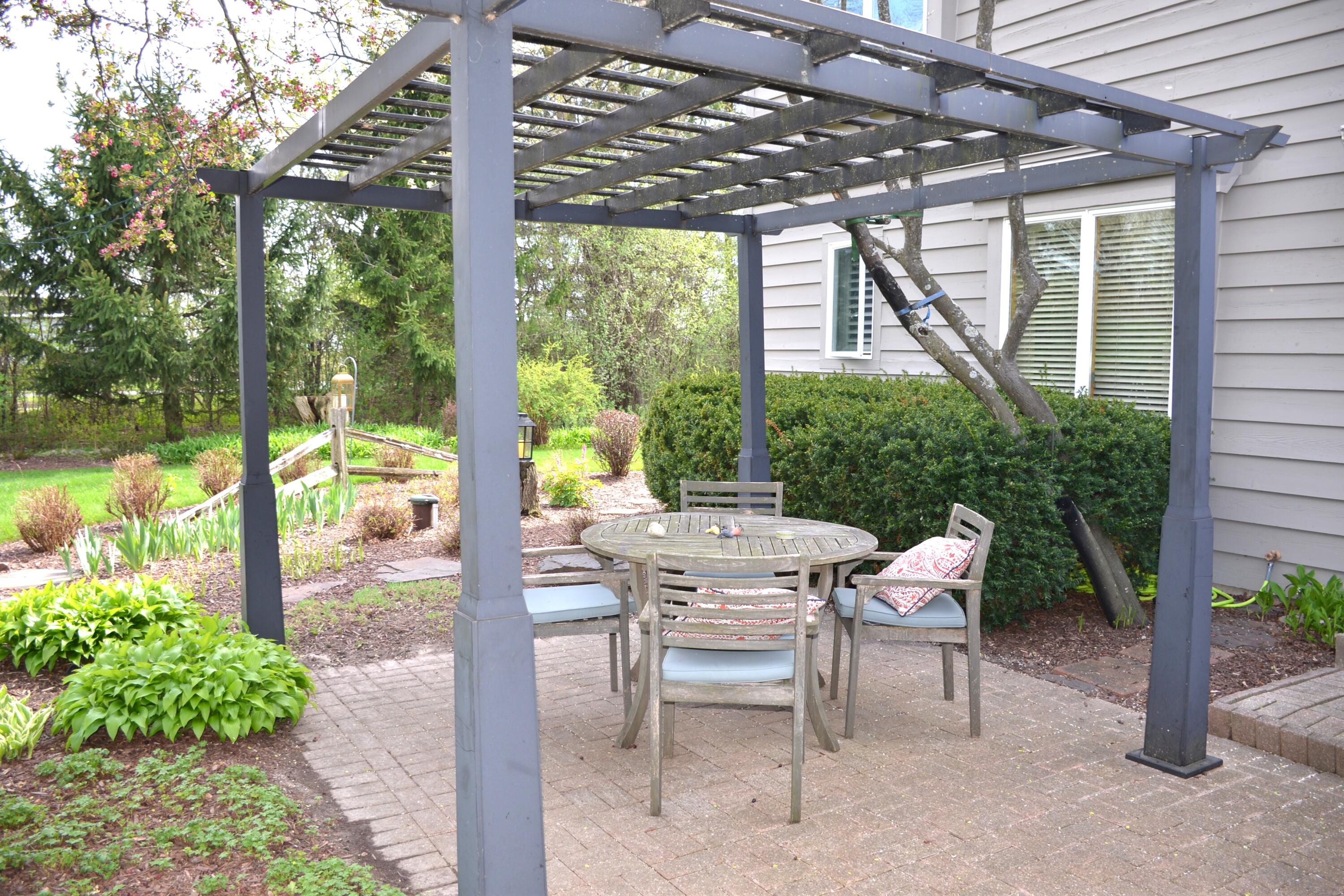 S79W29037 Frog Alley Road Mukwonago, WI 53149 - Photo 36 of 43 Front Patio