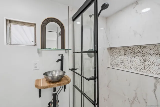 a close view of light fixtures and entryway