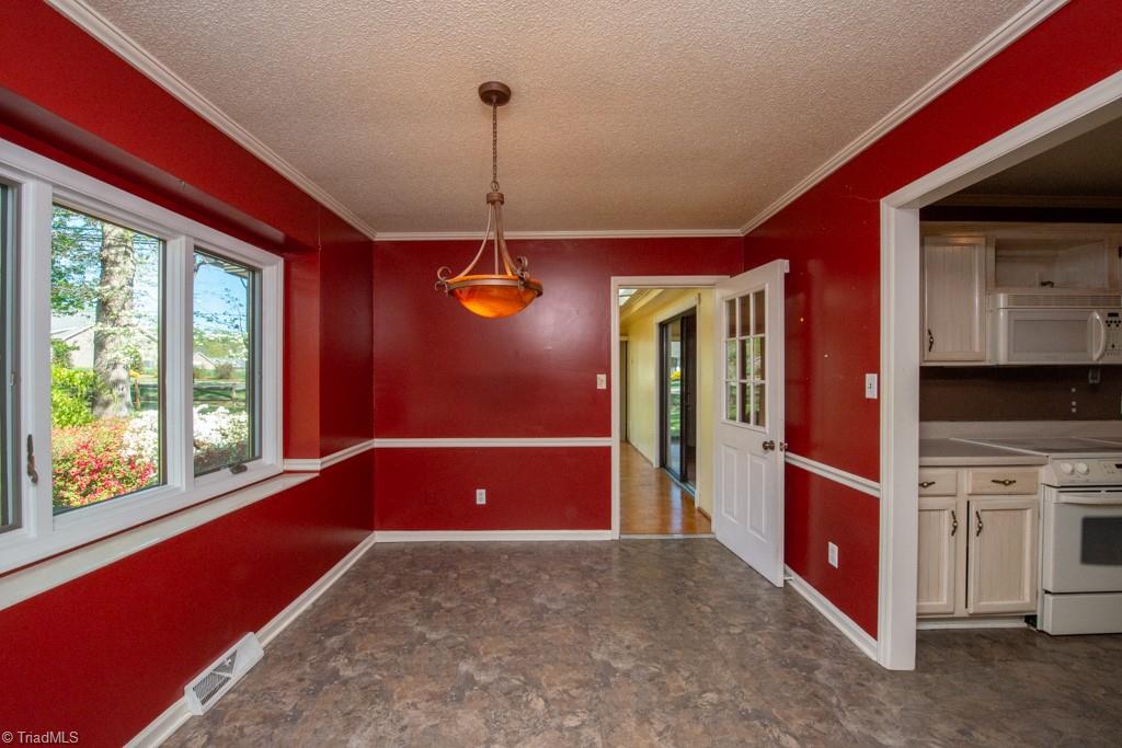 136 Old Mill Road, Unit D High Point, NC 27265 - Photo 18 of 49 Dining Room