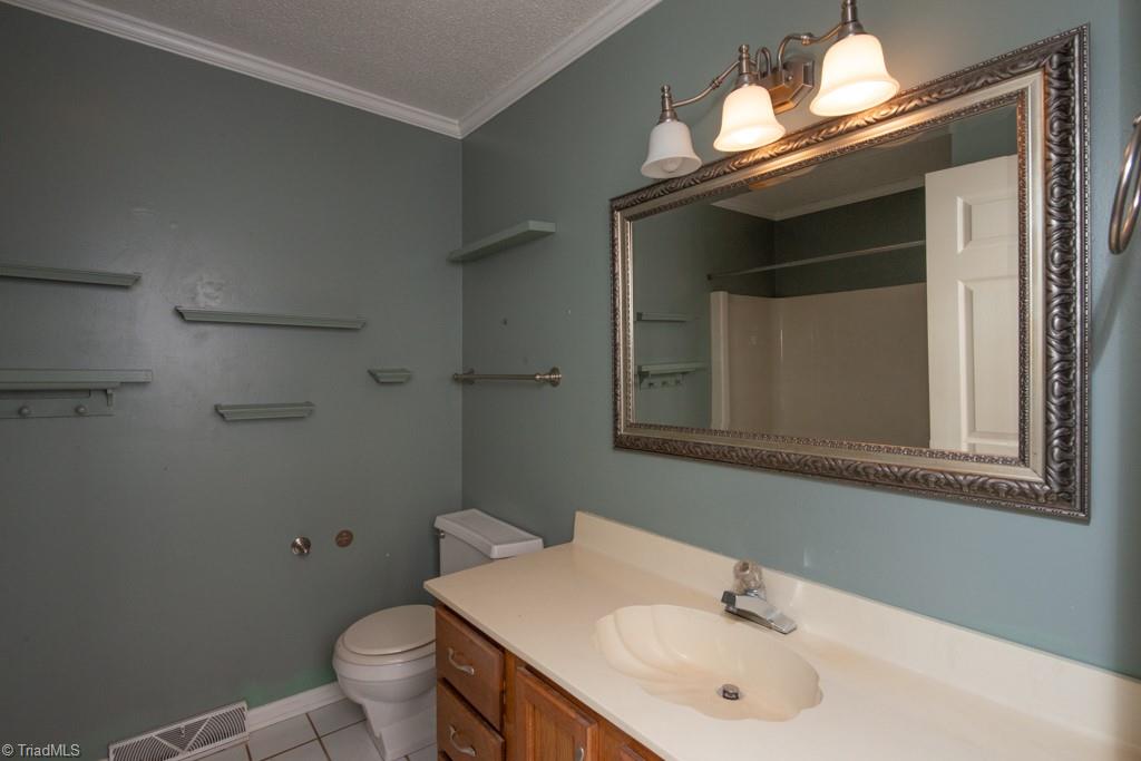 136 Old Mill Road, Unit D High Point, NC 27265 - Photo 26 of 49 Hall Full Bath