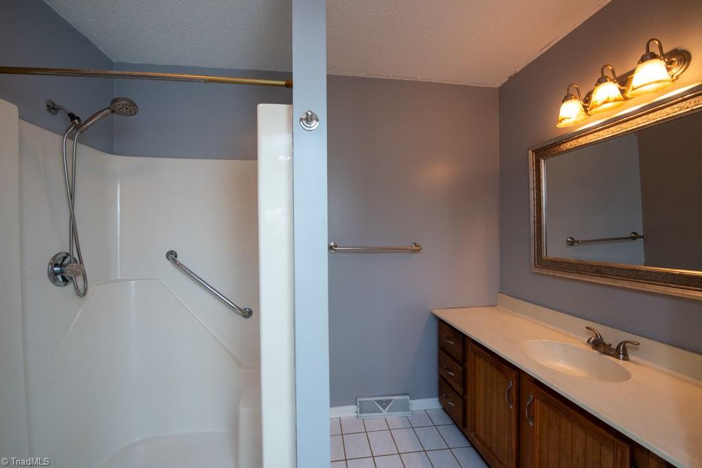 136 Old Mill Road, Unit D High Point, NC 27265 - Photo 33 of 49 Primary Full Bath