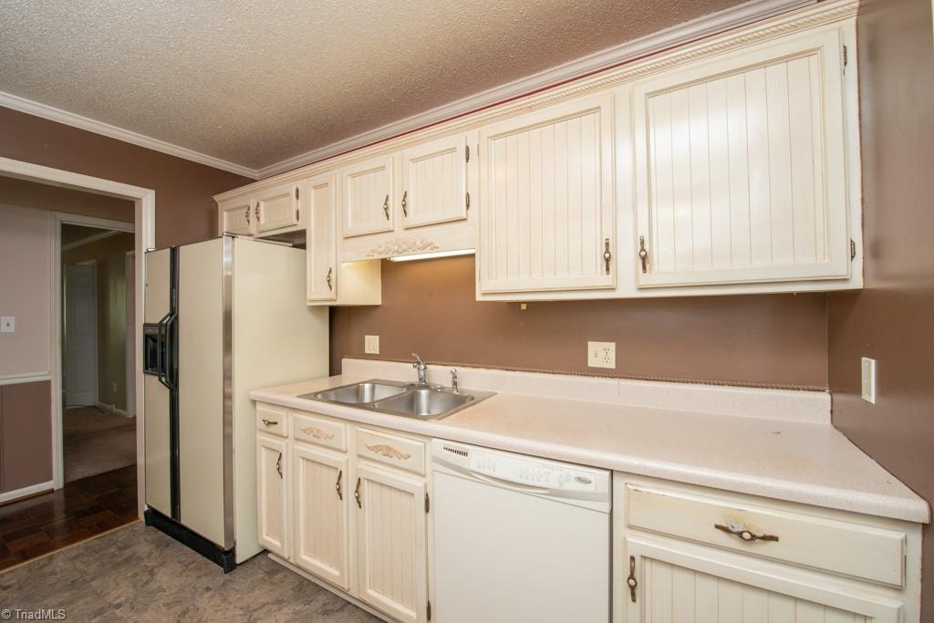 136 Old Mill Road, Unit D High Point, NC 27265 - Photo 44 of 49 Kitchen