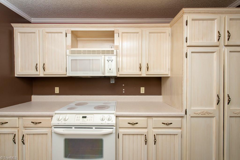 136 Old Mill Road, Unit D High Point, NC 27265 - Photo 45 of 49 Kitchen