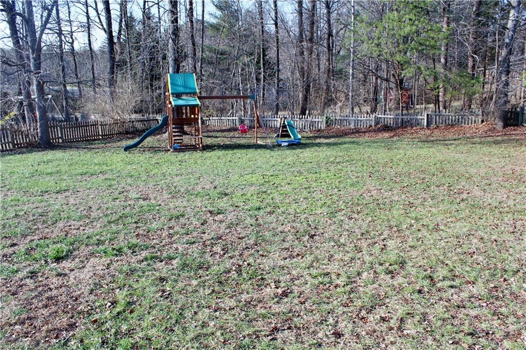 1675 Pleasant Ridge Road Greensboro, NC 27409 - Photo 13 of 16 Gallery Image 13