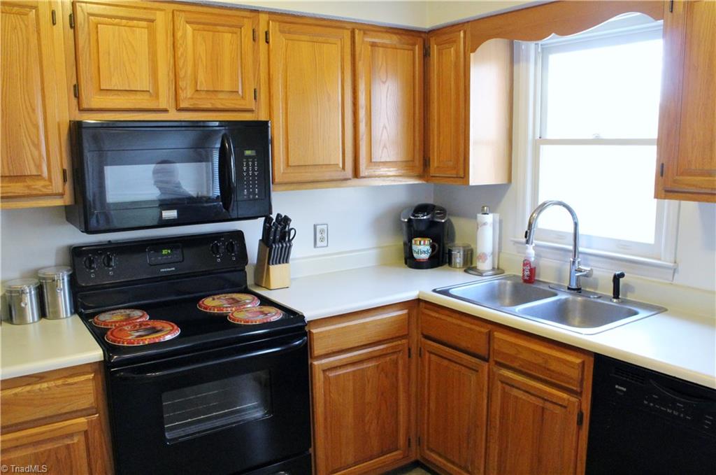 1675 Pleasant Ridge Road Greensboro, NC 27409 - Photo 6 of 16 Gallery Image 6