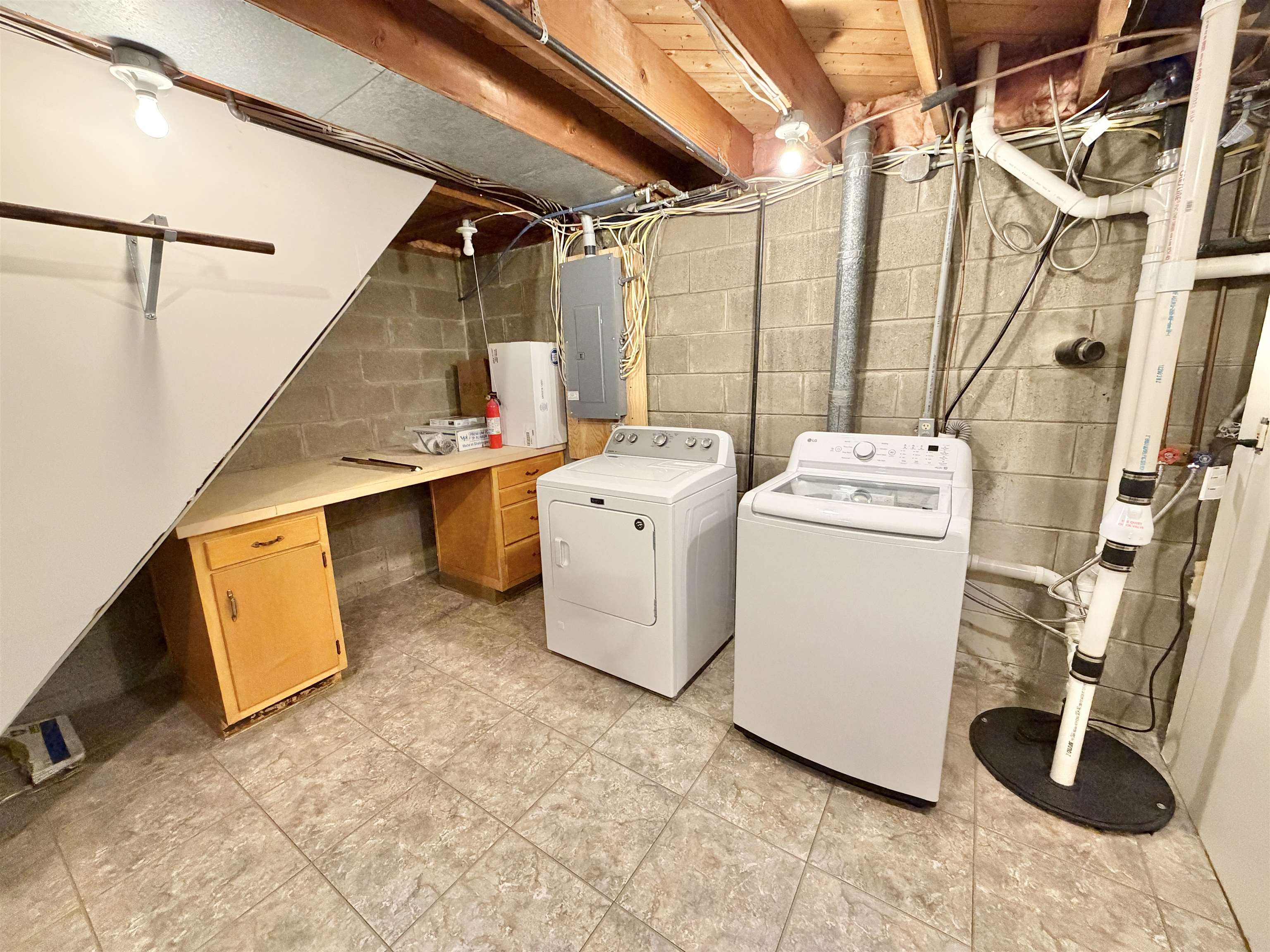 305 West Pershing Street Stillman Valley, IL 61084 - Photo 28 of 37 a utility room with dryer and washer