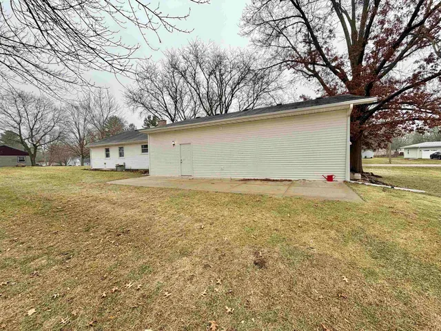 $250,000 | 305 West Pershing Street, Stillman Valley, IL 61084