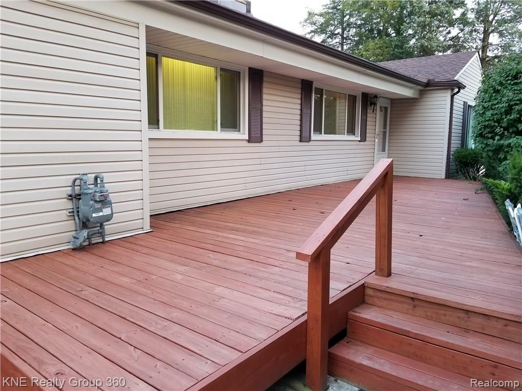 18488 Inkster Road Redford, MI 48240 - Photo 4 of 36 Front Porch.jpg