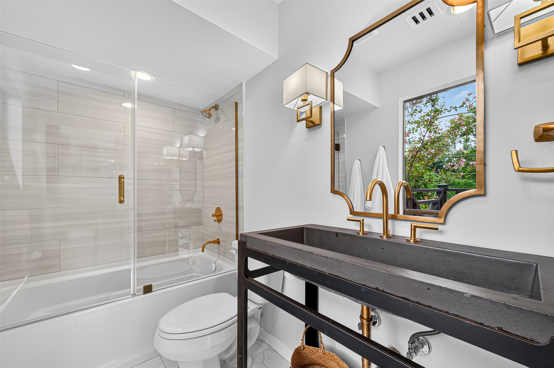 415 Ramblewood Road Houston, TX 77079 - Photo 35 of 49 Ensuite bath to 4th bedroom.