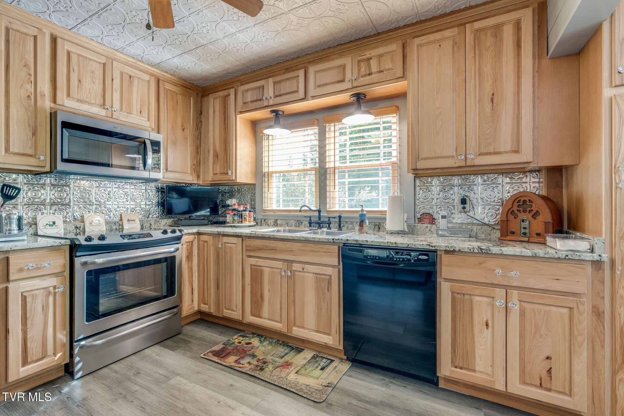 1384 Walnut Grove Road Bluff City, TN 37618 - Photo 8 of 43 008
