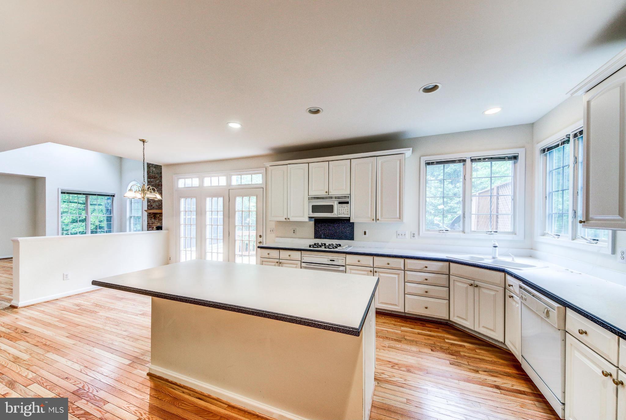 315 Moorefield Road Southwest Vienna, VA 22180 - Photo 5 of 30 Kitchen